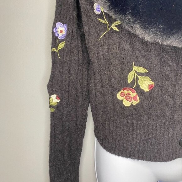 Forever 21 Y2K Floral Faux Fur Emboidered Cableknit Long Sleeve Cardigan Size M - Picture 3 of 6